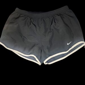 Nike Women's Black Athletic Shorts With Lining Size Medium